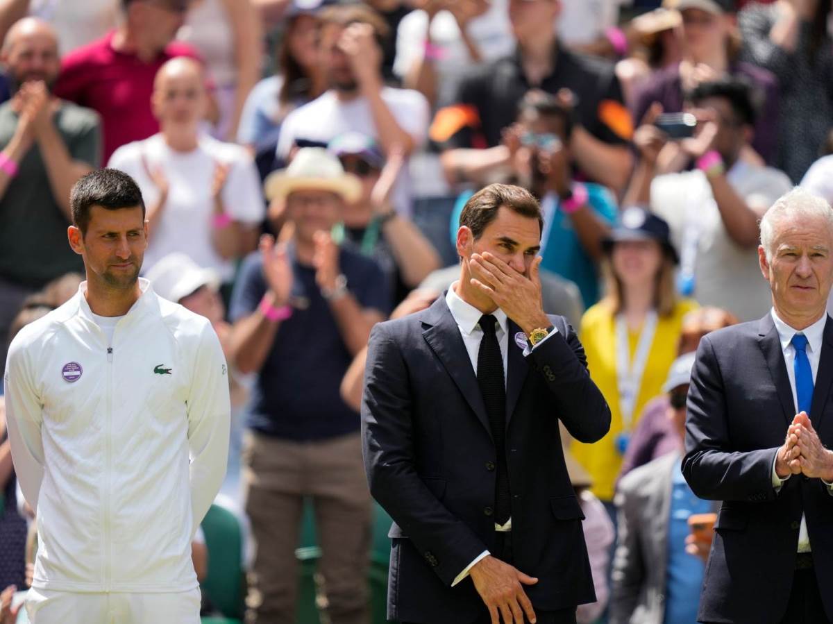  Dok je Novak Đoković aplaudirao povratku Rodžera Federera na Vimbldon 