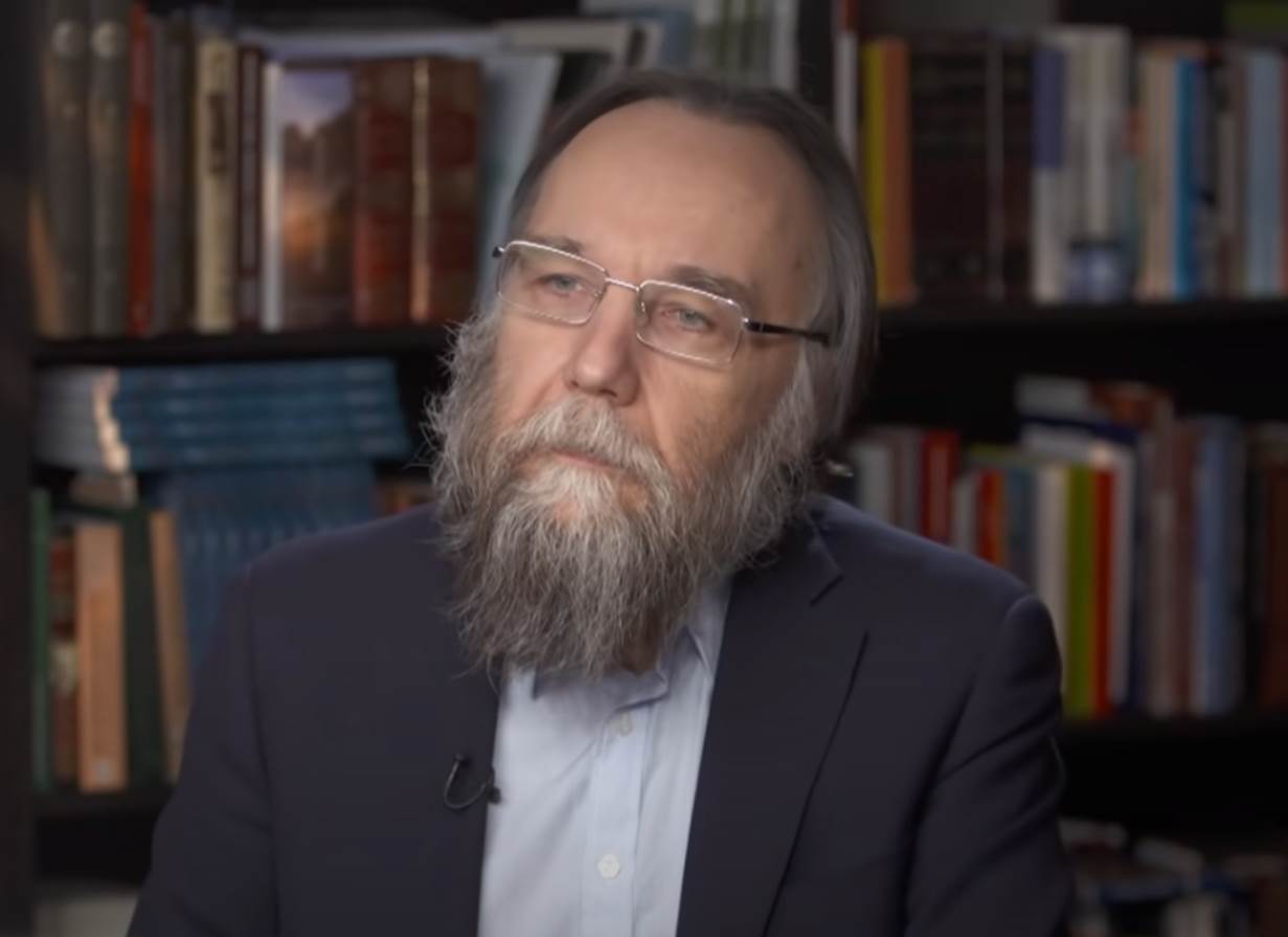  Režimski ideolog Aleksandar Dugin javno je prozvao Putina zbog predaje Hersona. 