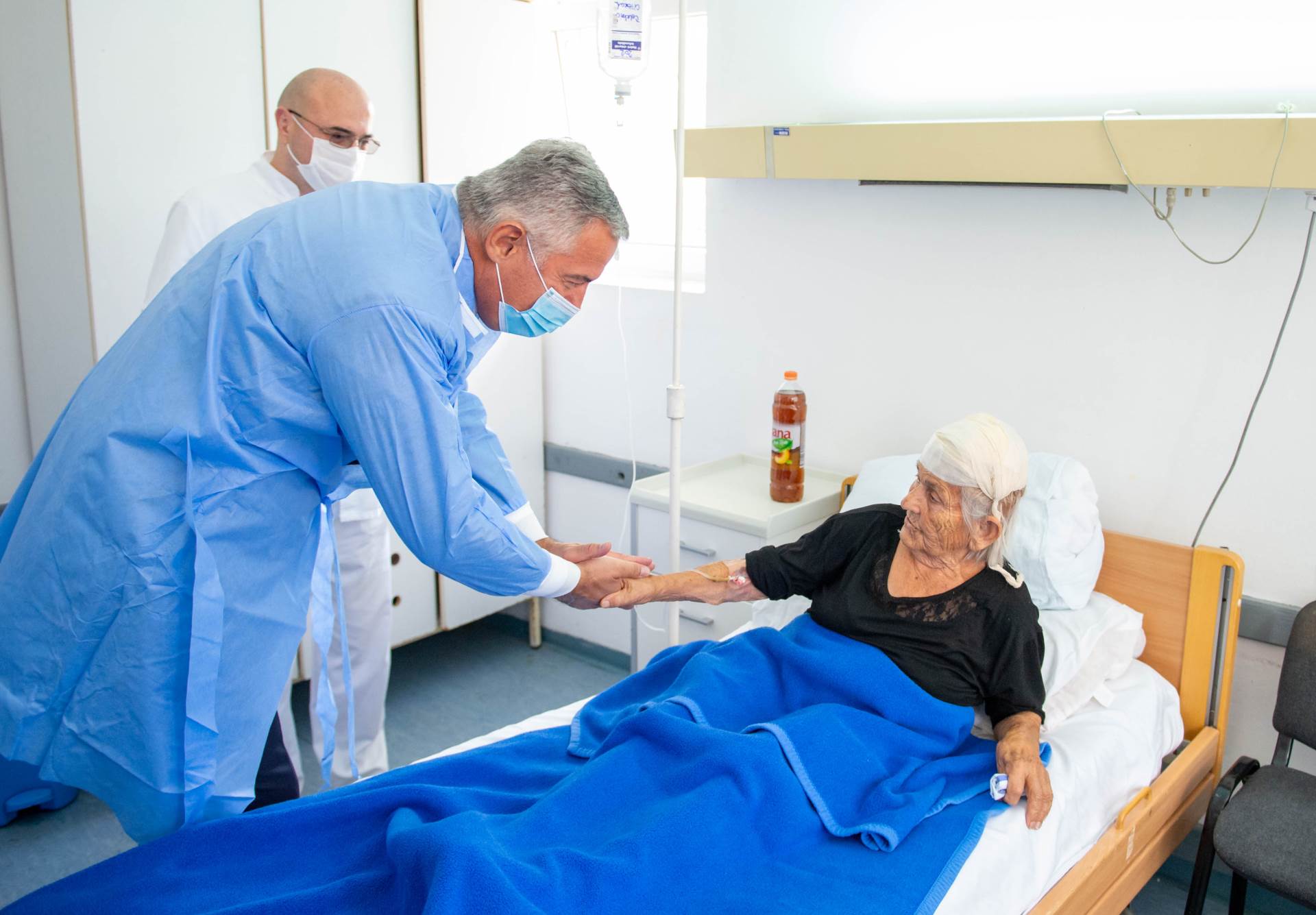 Predsjednik Đukanović obišao povrijeđene u OB Danilo I Predsjednik Đukanović obišao povrijeđene u OB Danilo I