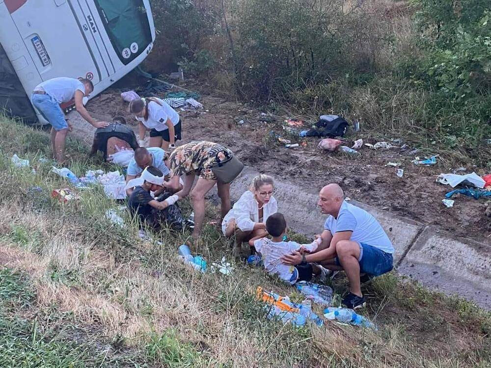  prevrnuo se autobus sa djecom u bugarsku 