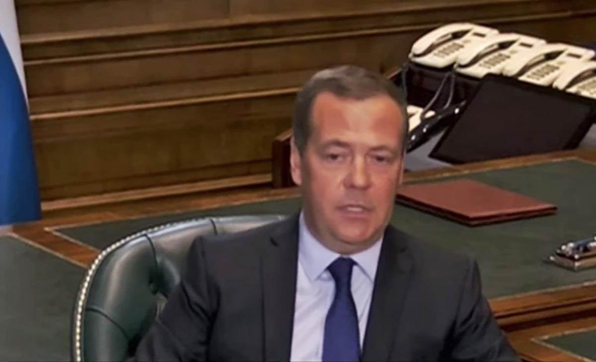  Medvedev rekao da ce Ukrajina gorjeti 