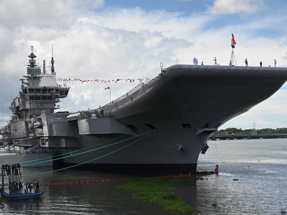  Brod "Vikrant", vredan tri milijarde eura, a dugačak 262 metra, svečano je porinut u Indiji nakon 17 