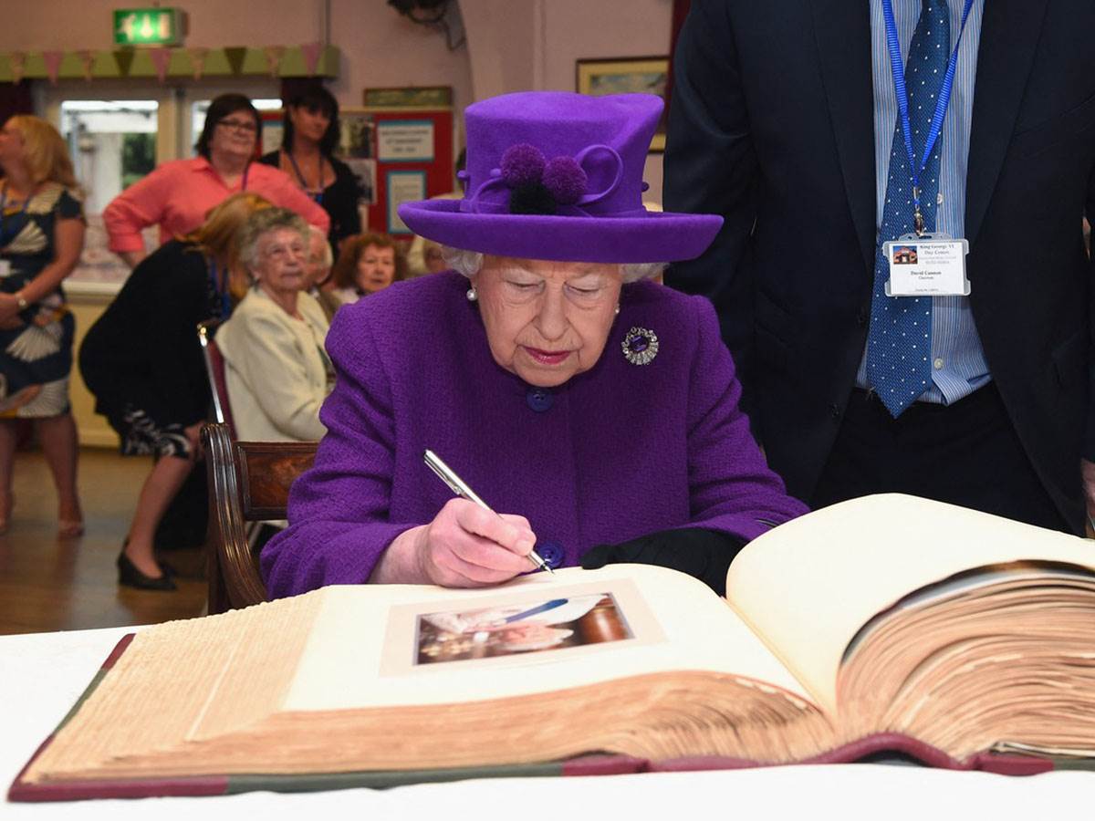  Tajno pismo koje je napisala kraljica leži sakriveno u trezoru i neće moći da se otvori još 63 godin 