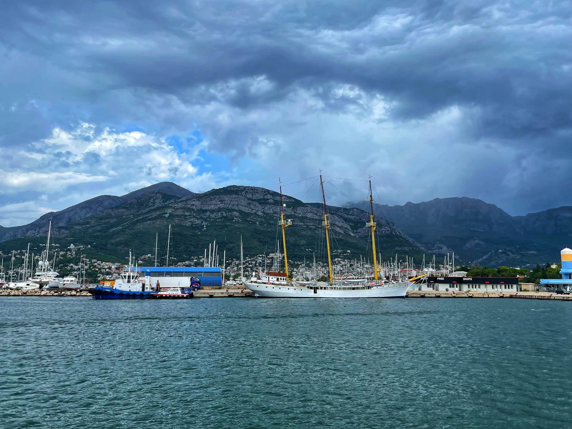 Hrvatska Vlada osnovala je komisiju za povratak broda Jadran iz Montenegro Info Hrvatska Vlada osnovala je komisiju za povratak broda Jadran iz Montenegro Info