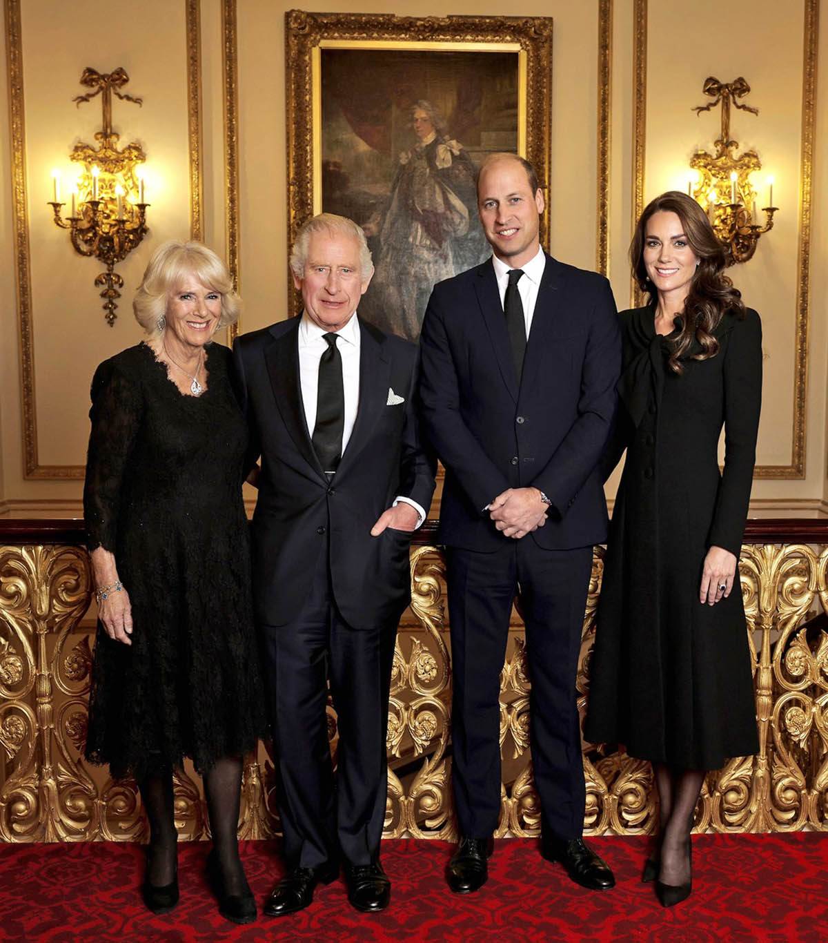  Fotografija kraljevske porodice iz Bakingemske palate izazavala je veliku pažnju javnosti. 