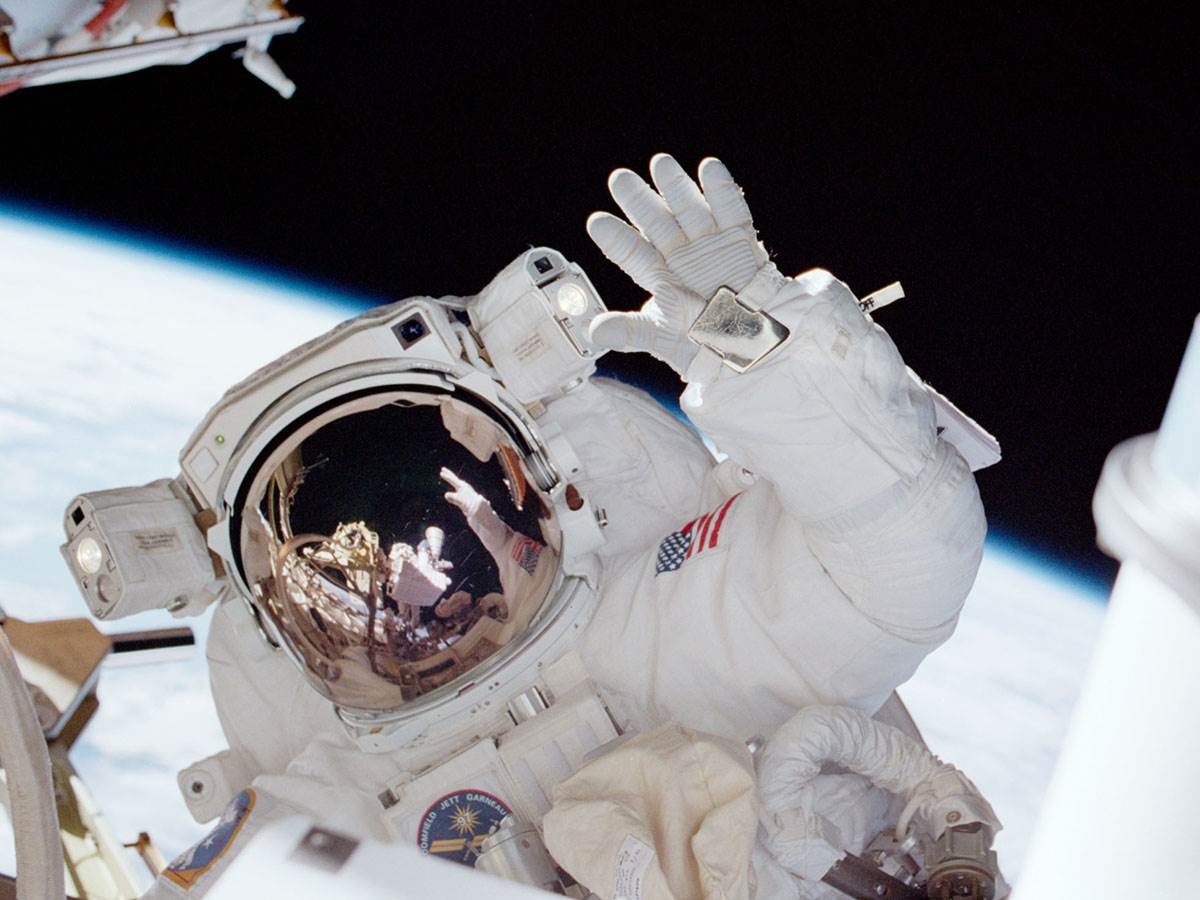  Ženu veza sa astronautom koštala 30.000 evra, platila mu put nazad na Zemlju!? 