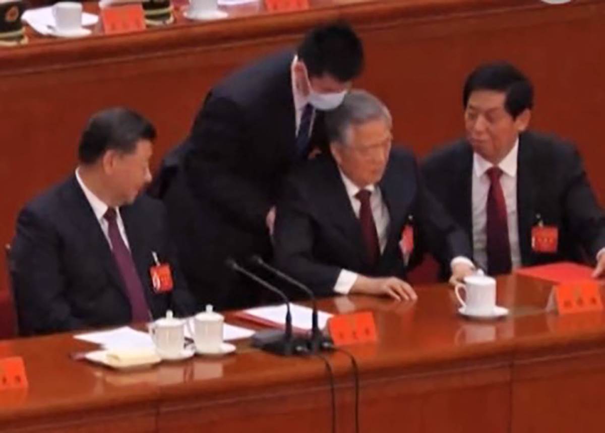  Na partijskom kongresu u Pekingu, kineski premijer i još tri člana komiteta su isključeni iz Central 