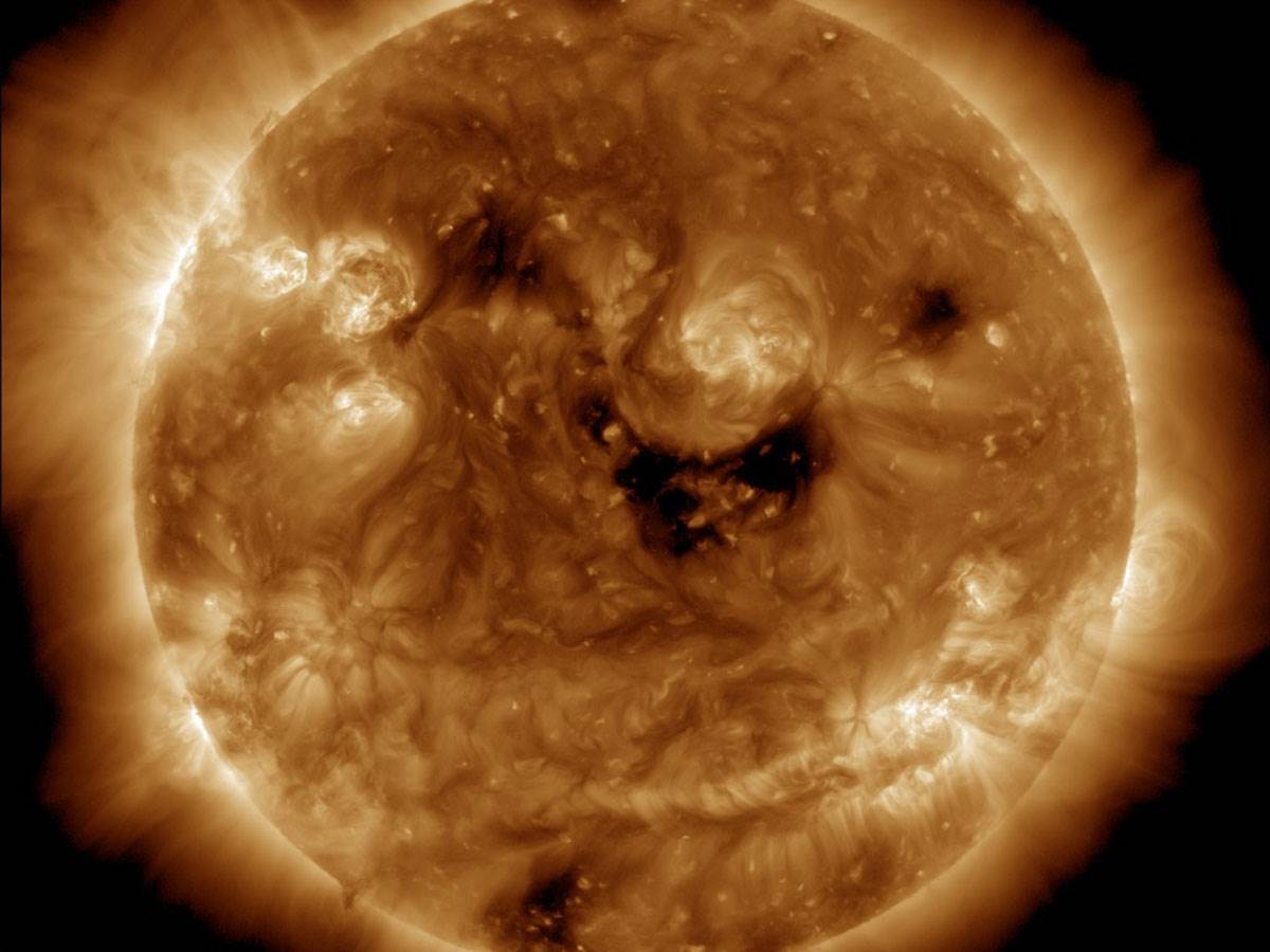  NASA podelila zapanjujuće slike "nasmejanog" Sunca 