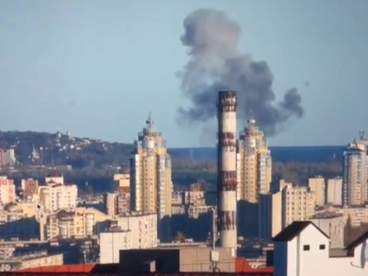  U Kijevu je zabeleženo nekoliko eksplozija, a pojavio se i snimak nakon napada! 