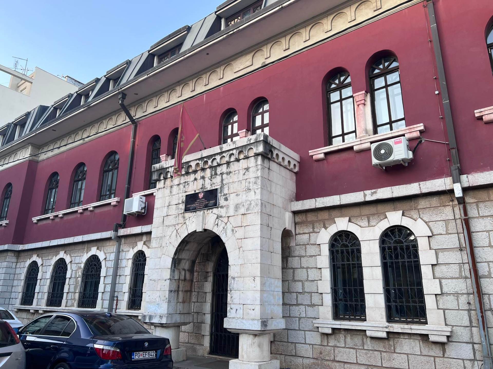  Uhapšen osumnjičeni zbog lažnih dojava o bombama u školi “Vasa Pavić”
 