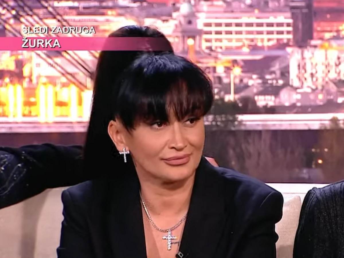  ZEMLJA JE RAVNA PLOČA, A MESEC SAMO PROJEKCIJA: Srpska pevačica ponovo briljirala u emisiji - "Nije bilo sletanja '69!" 