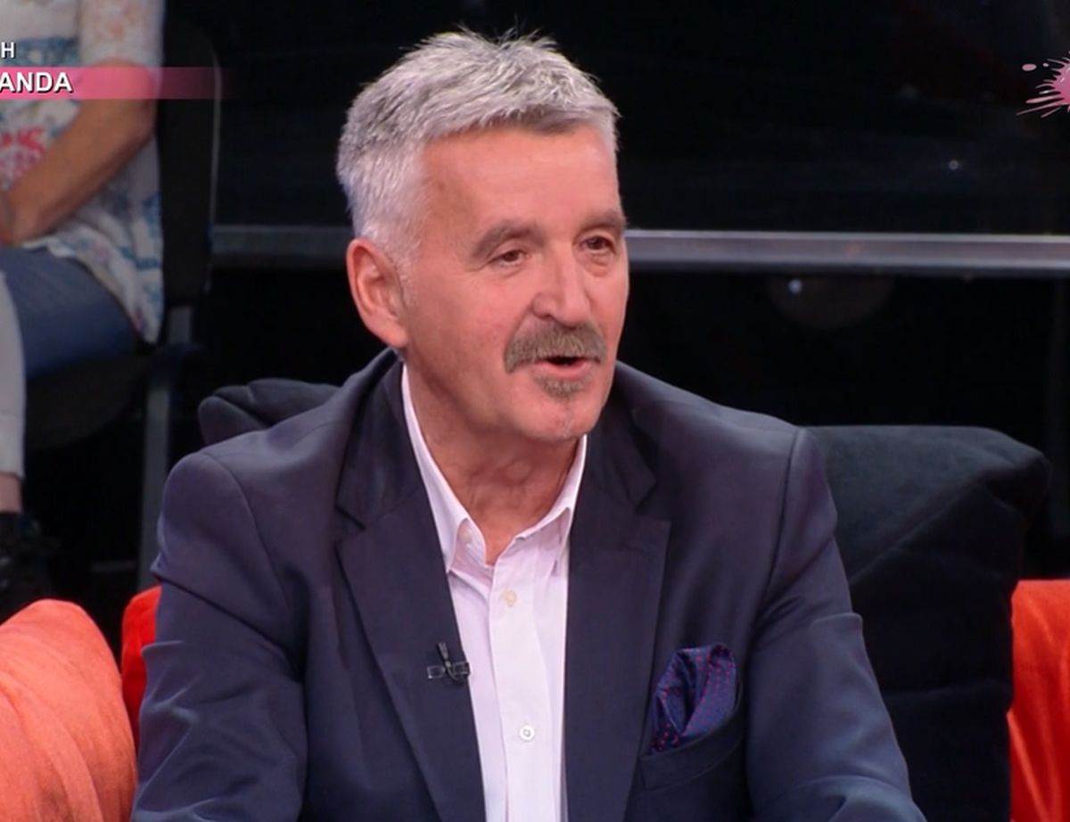  Dragan Stojković Bosanac komentarisao kolege i čašćavanja na proslavama. 
