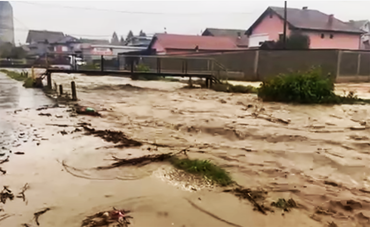  Zbog obilnih padavina došlo je do izlivanja reka u Novom Pazaru i okolnim mestima. 