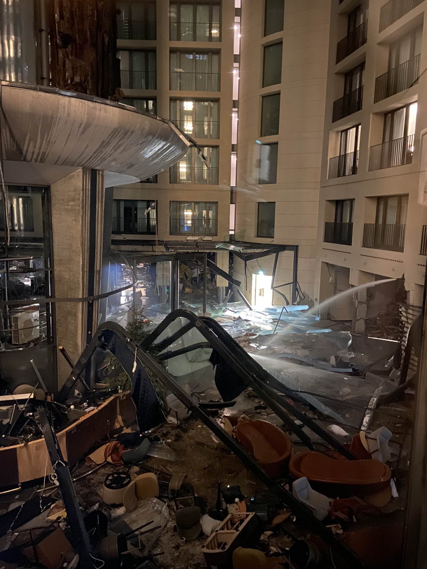 Eksplozija akvarijuma u hotelu u Berlinu   Eksplozija akvarijuma u hotelu u Berlinu