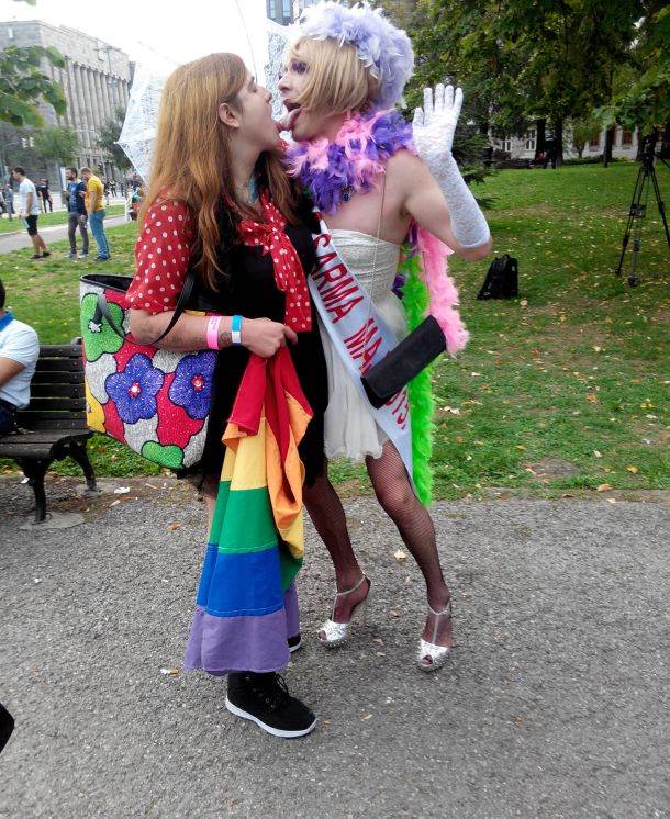  Tata i tata: U Rimu traže da gejovi usvajaju decu 