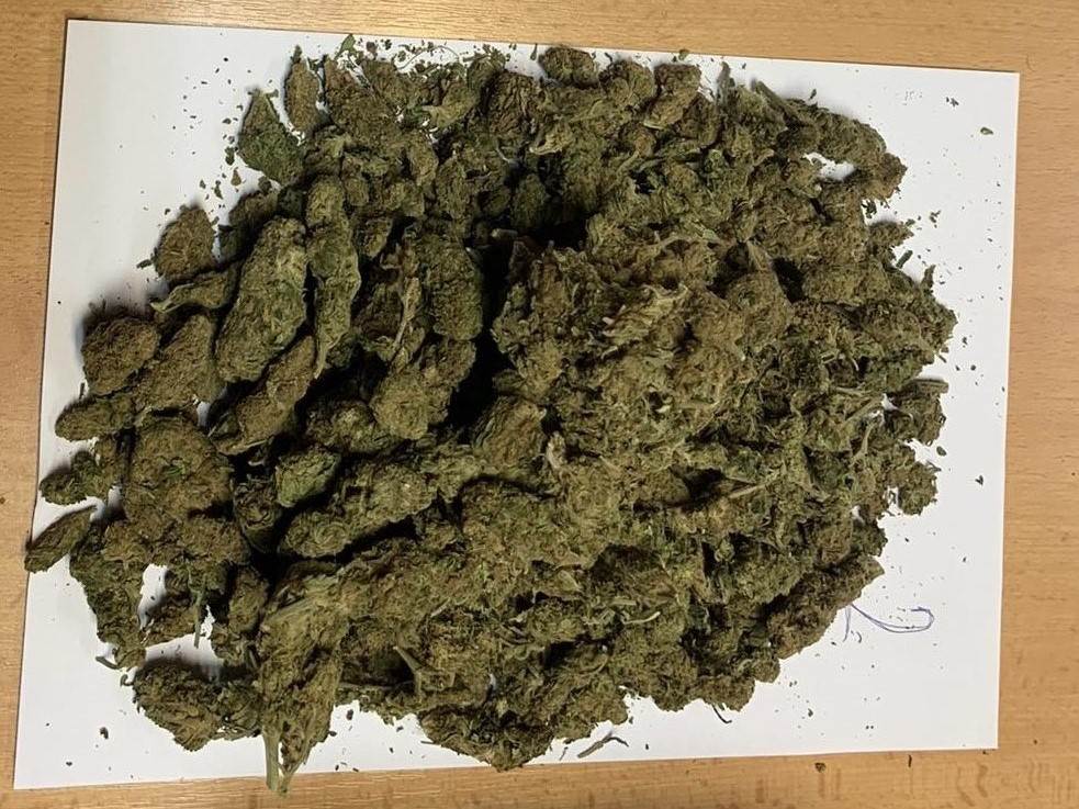  uhapsen baranin kod kojeg je pronadjeno oko 200 grama marihuane  
