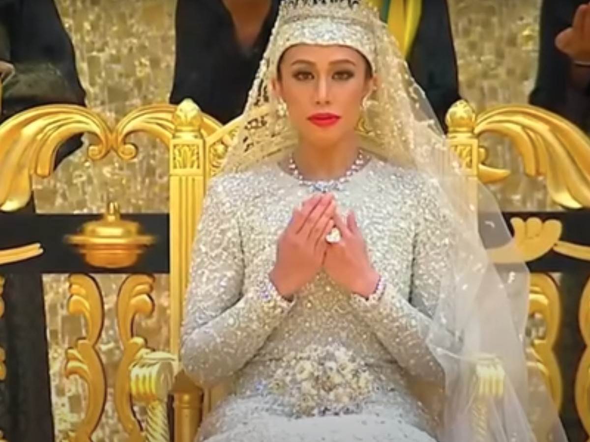  Sredinom januara ćerka sultana od Bruneja, princeza Azema, udala se za svog brata od strica 
