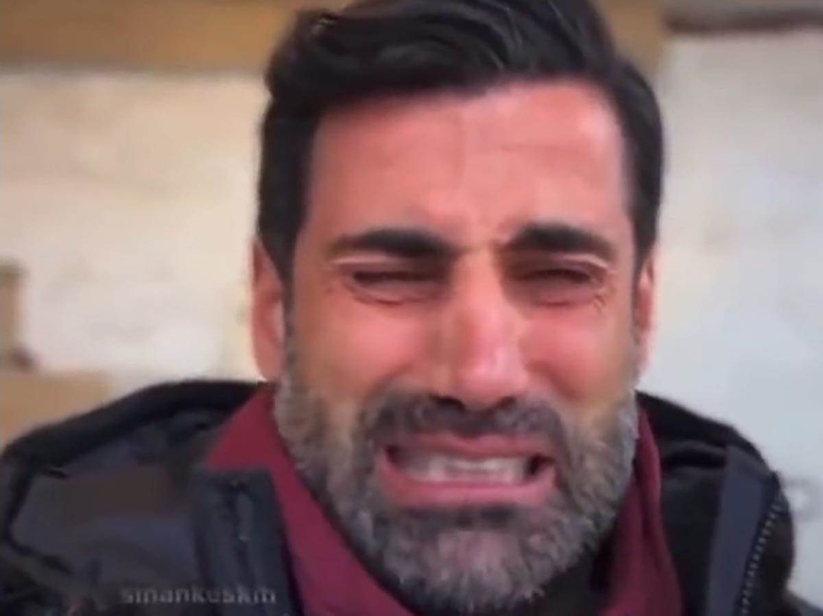  Volkan Demirel je u uživo prenosu zaplakao i zamolio za pomoć posle zemljotresa u Turskoj. 