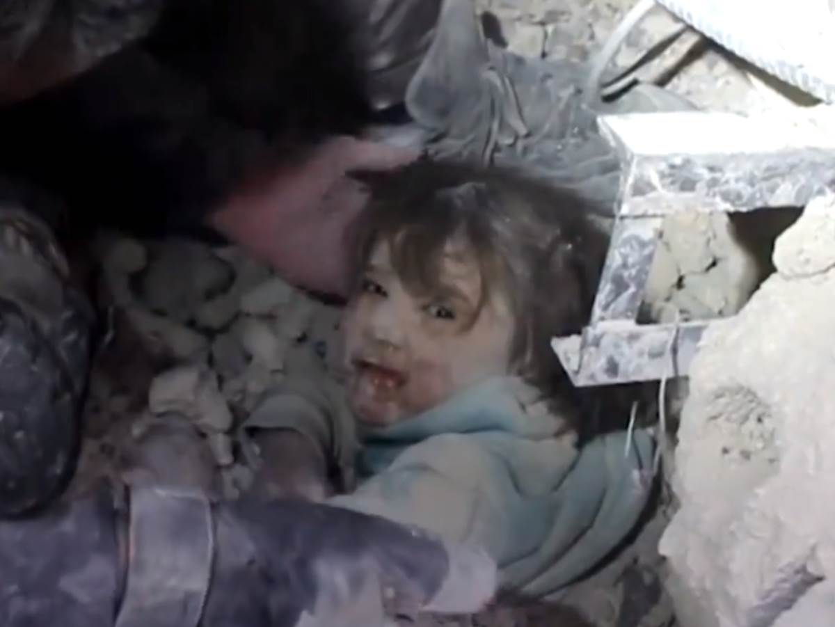  djevojcica izvucena iz rusevina nakon zemljotresa  