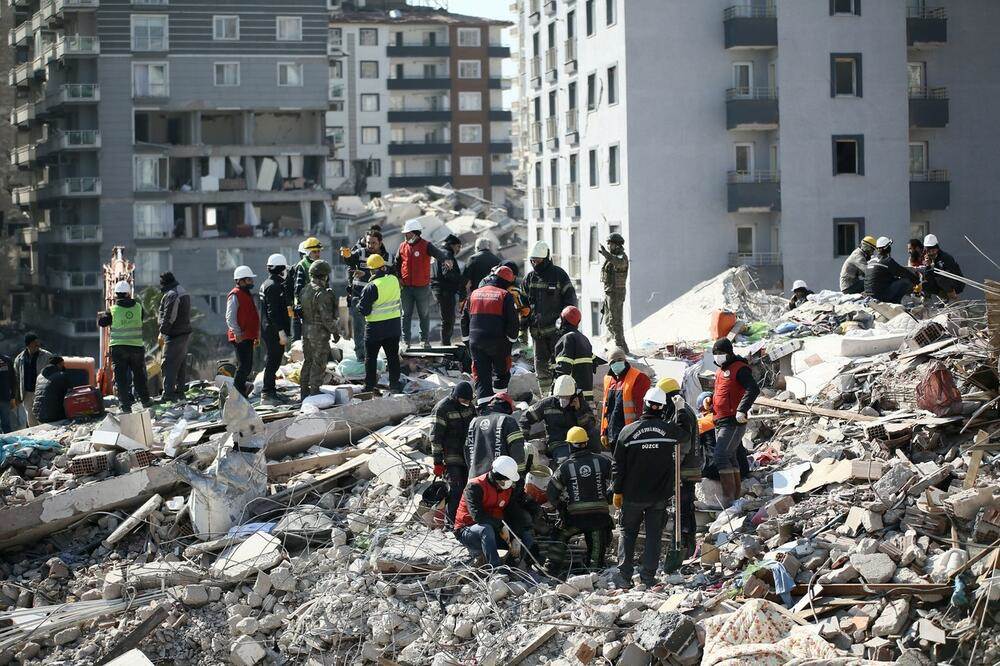  Potresni prizori iz Turske! Brat fudbalera čeka PORED RUŠEVINA 