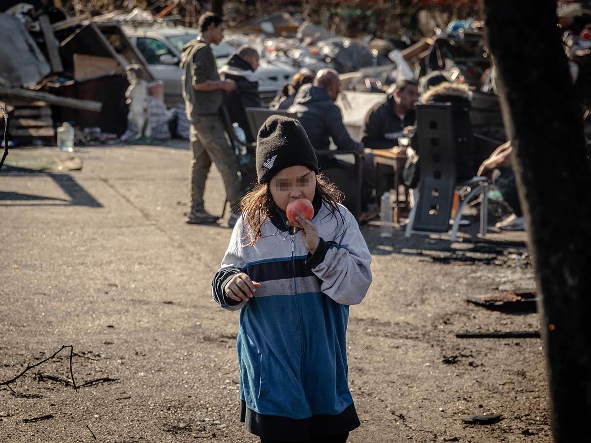  Nakon tragedije u Baru oko 100 članova romske porodice smještene u hotel 