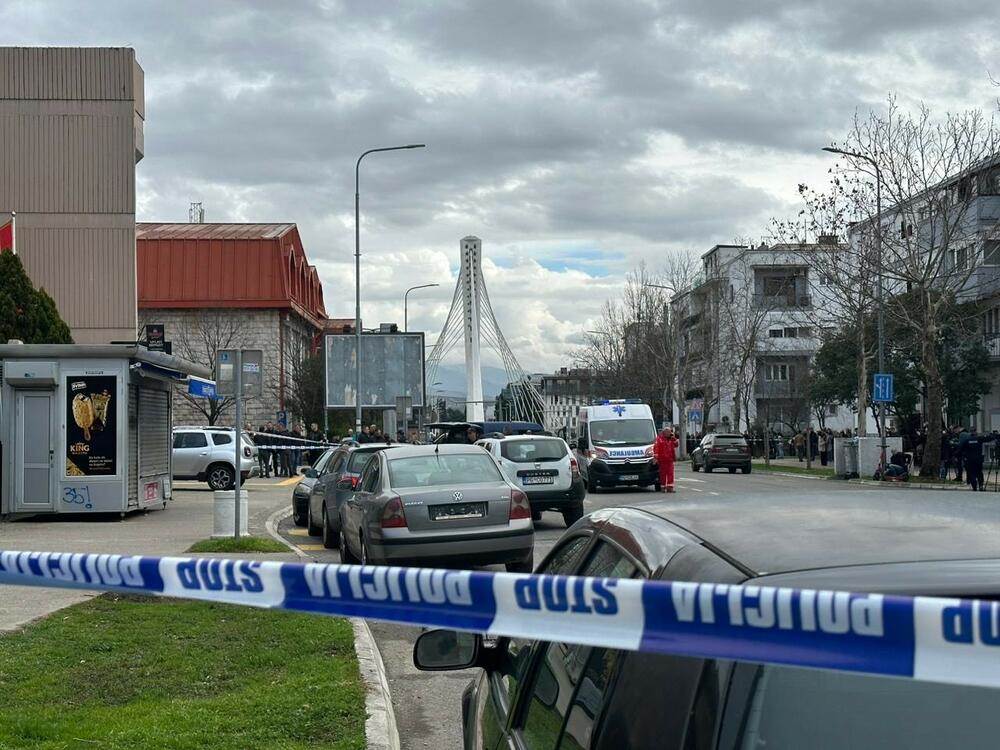 protest ispred osnovnog suda protest ispred osnovnog suda