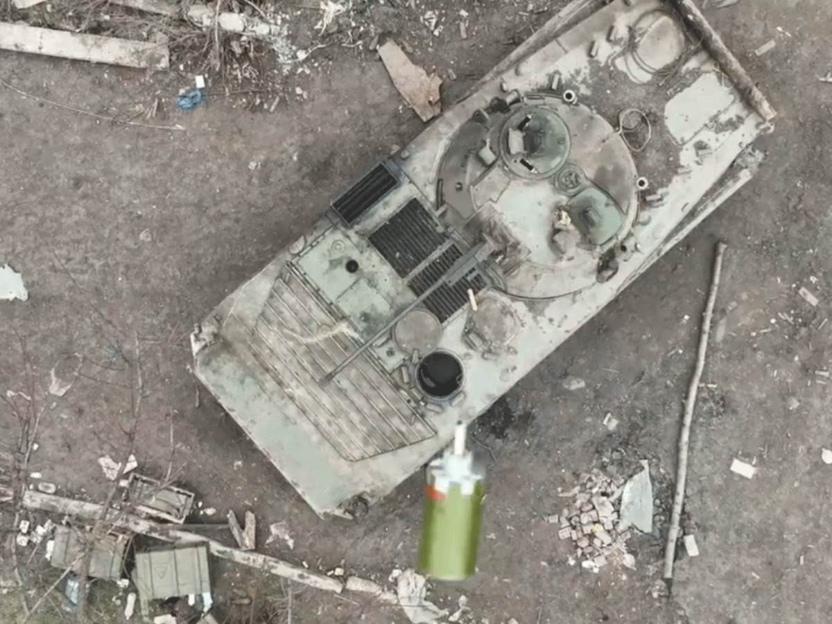  Dron ubacio termobaričnu granatu u rezervoar kroz otvor za vozača tenka 