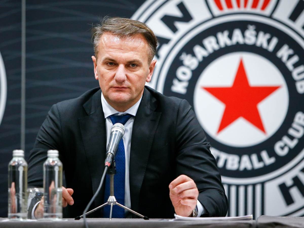  Predsednik Partizana Ostoja Mijailović otvorio dušu na novogodišnjem koktelu crno-belih. 
