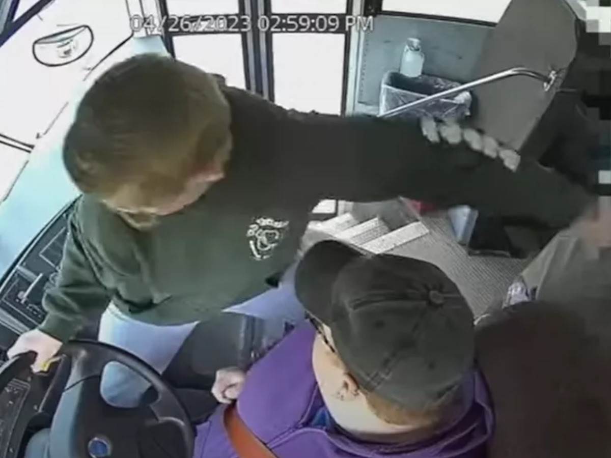  Učenik spasio autobus pun djece 