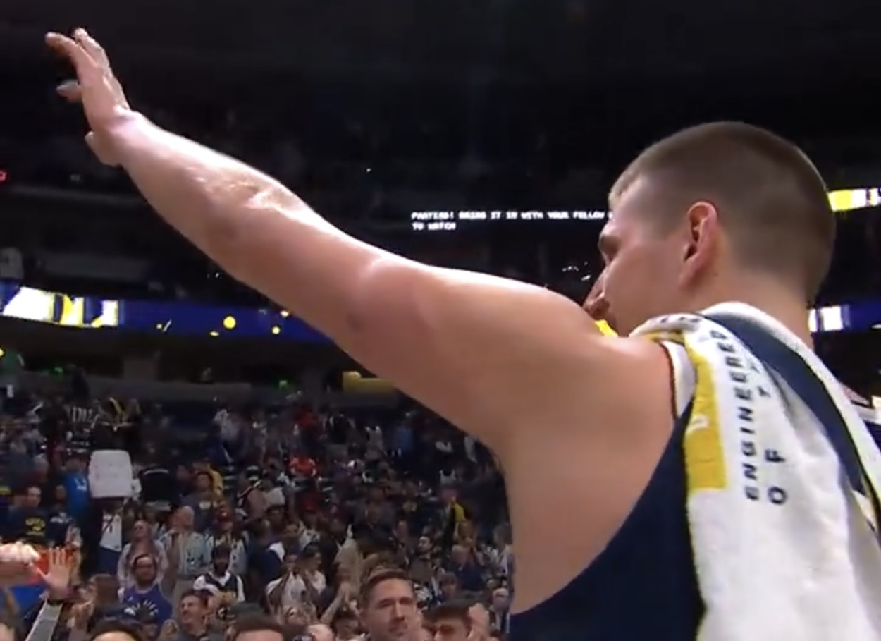  Nikola Jokić posle partije sa ćerkom i ženom 