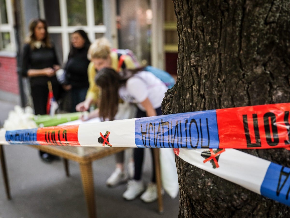  Djevojčica koja je gledala masakr u školi "Vladislav Ribnikar" u Beograd  