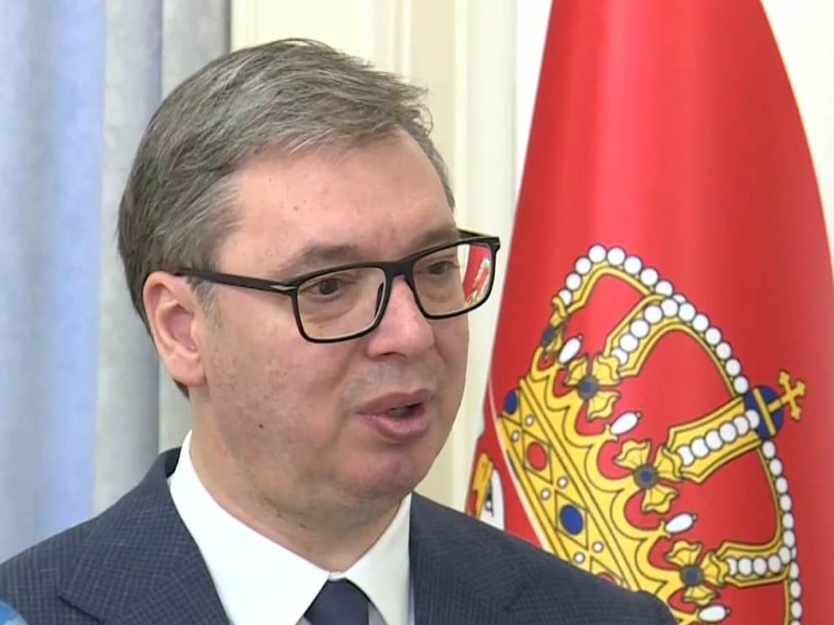  Vučić povodom predaje oružja i obezbjeđenja u školama 