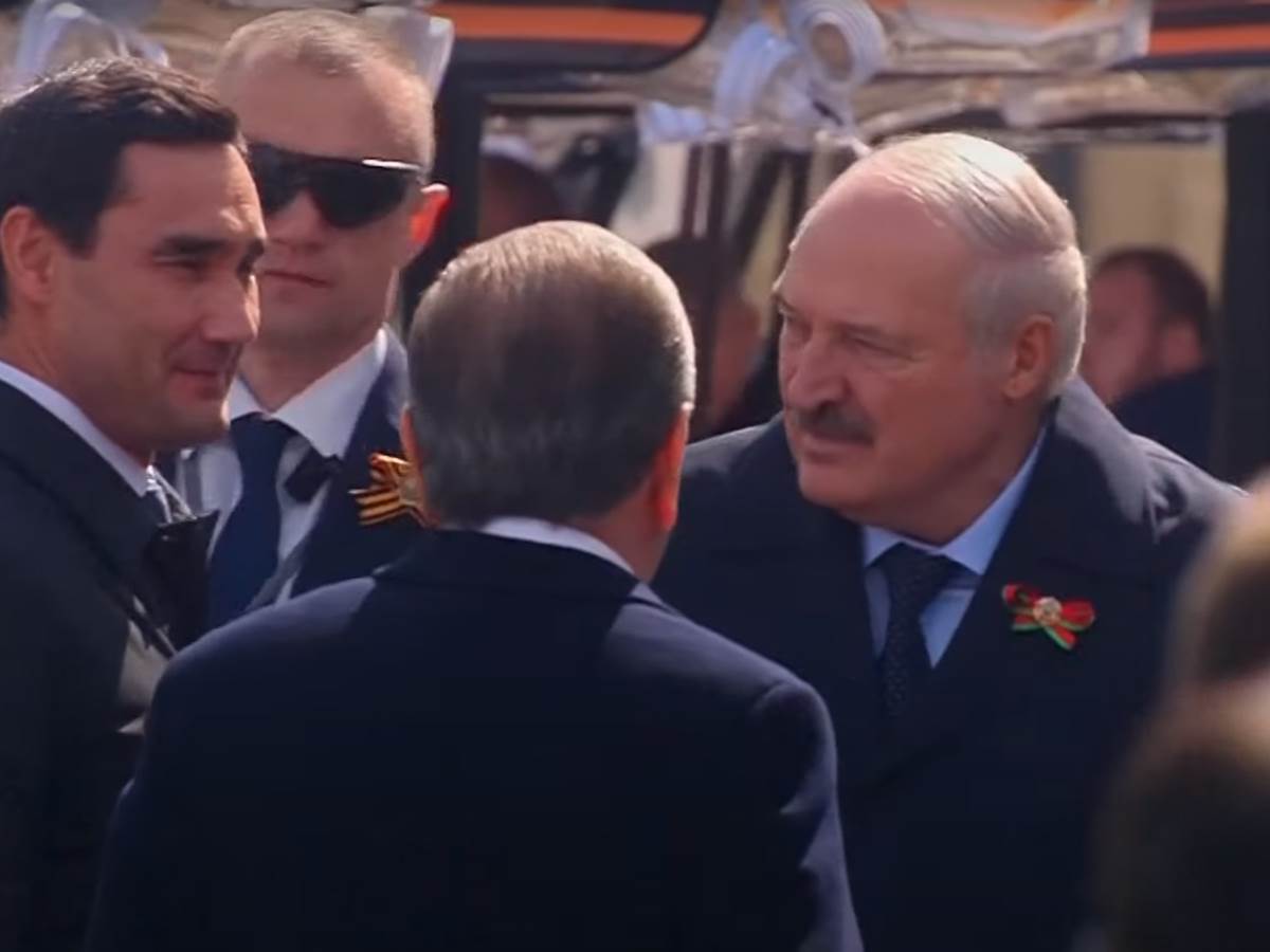  Aleksandar Lukašenko u vojnom komandnom centru. 