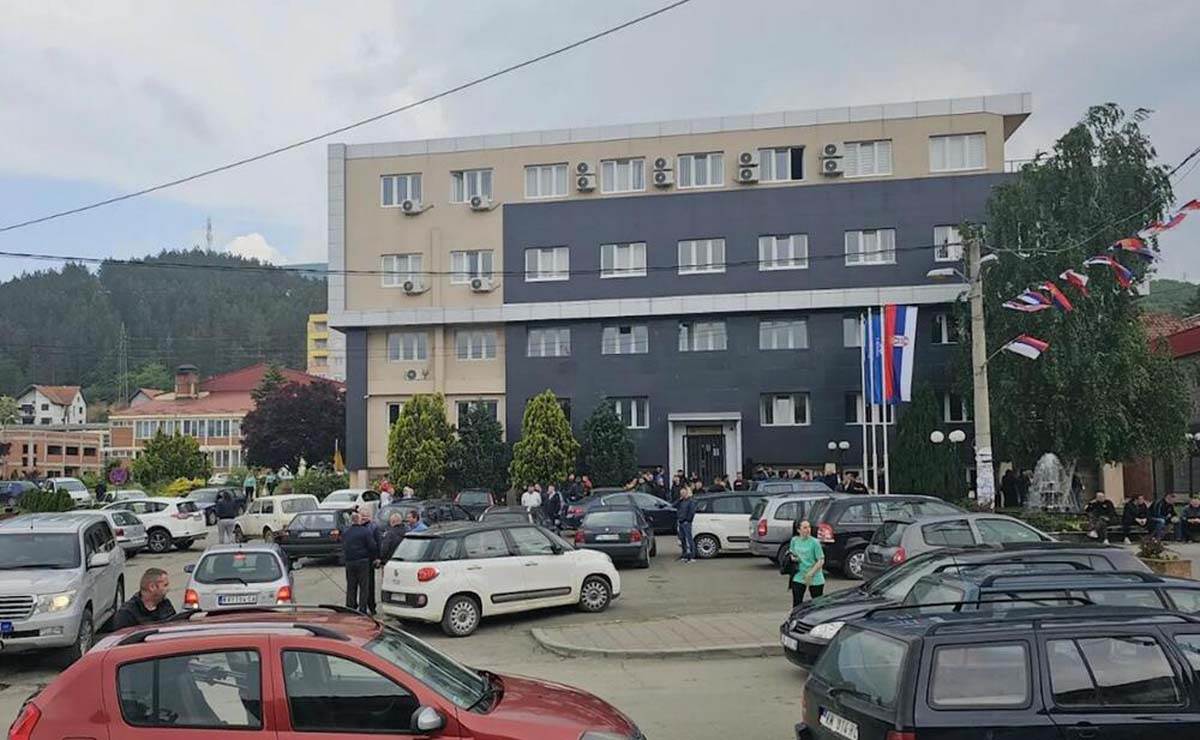  Policija okružila zgrade opština na Kosovu 