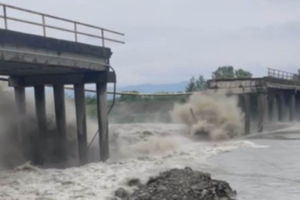  Jeziv snimak nabujale rijeke u Čačku  
