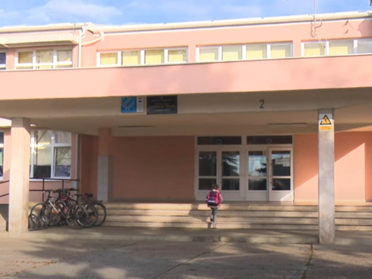  Nastavnik seksualno uznemiravao učenice u Slavonskom Brodu  