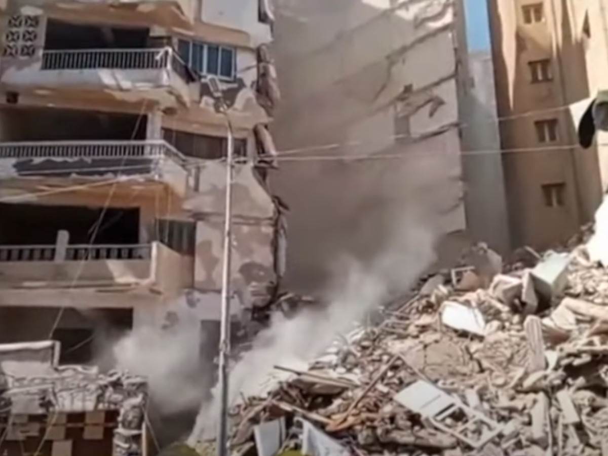  U egipatskom gradu Aleksandriji obrušila se jedna zgrada od 13 spratova 