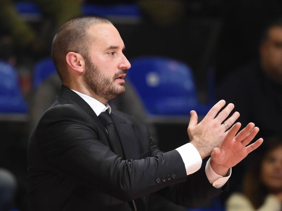  Pomoćni trener Partizana prodaje ABA prsten  