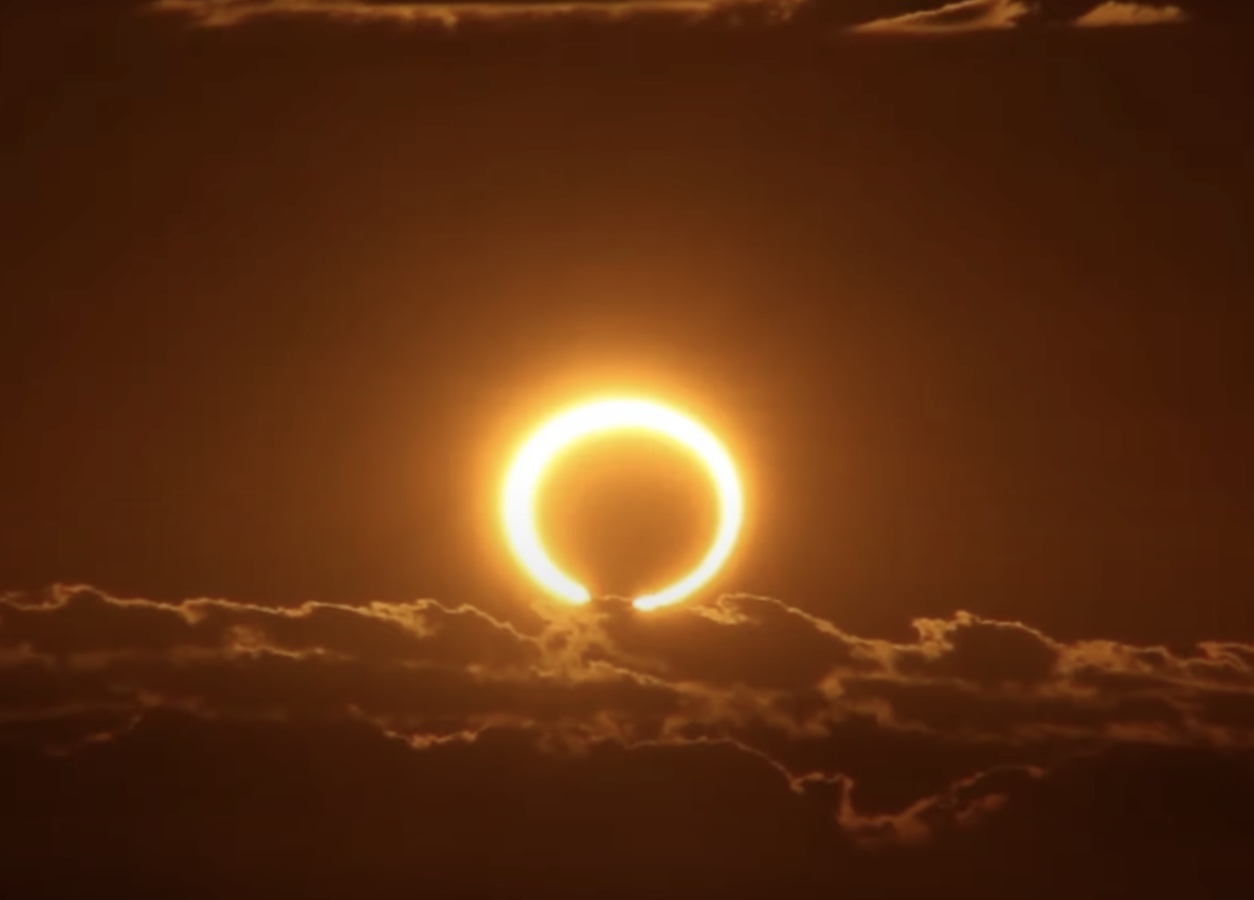  OVAKO JE IZGLEDALO POTPUNO POMRAČENJE SUNCA 