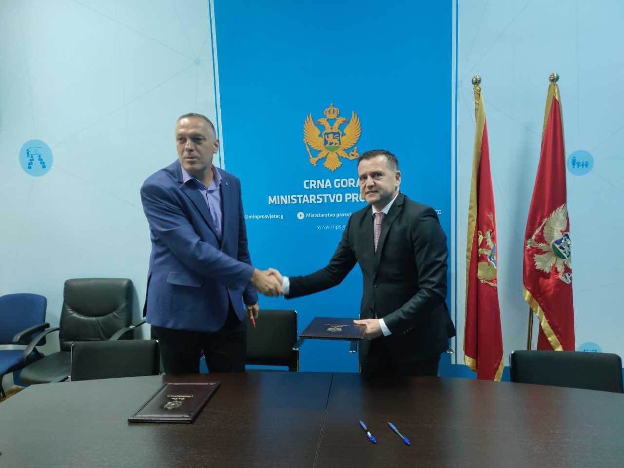  Vojinović i Božović potpisali sporazum 
