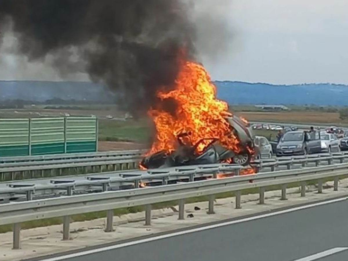  Vozac fijata izgorio na autoputu Miloš Veliki nakon udesa 
