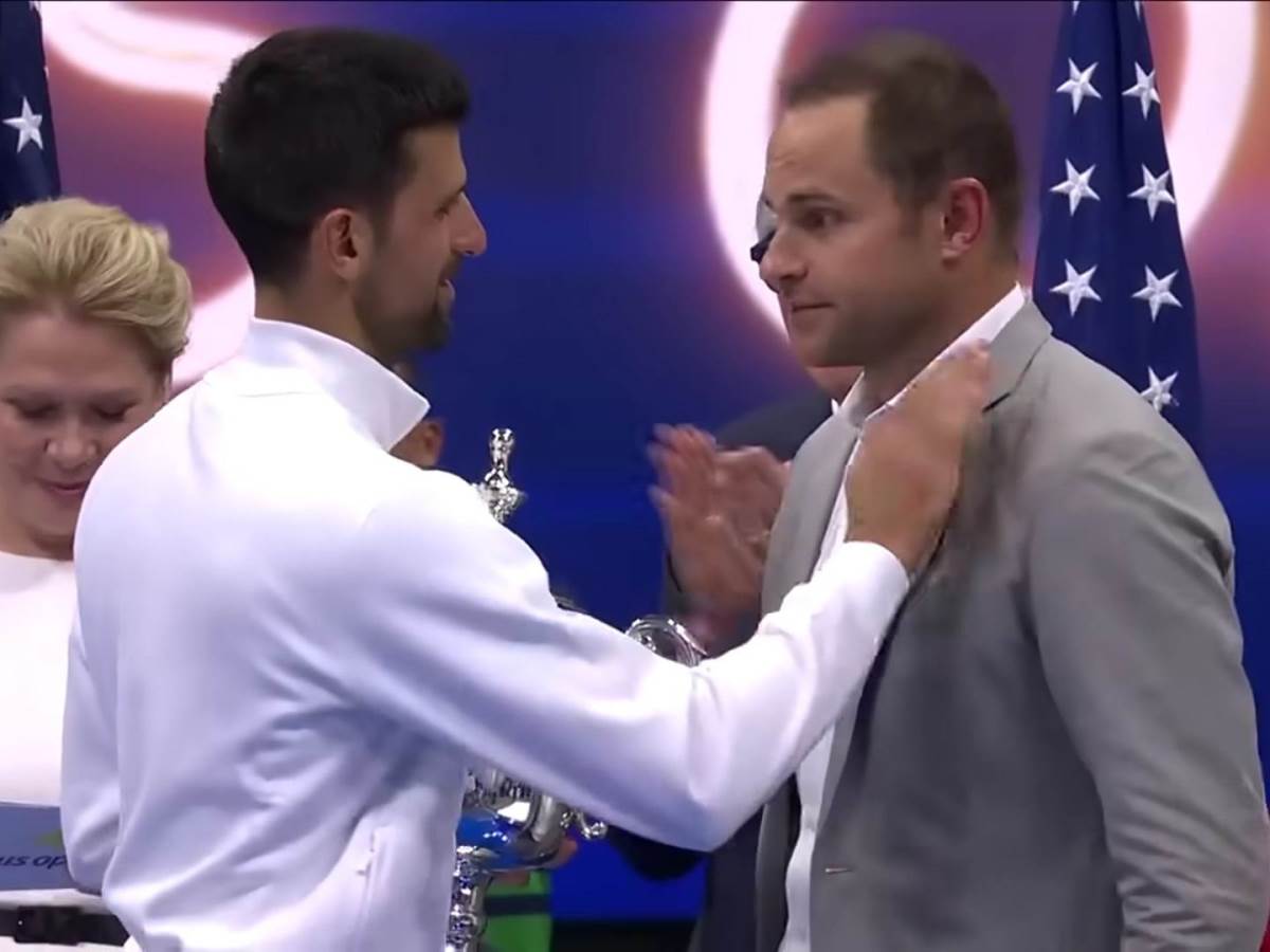  Novaku Đokoviću je trofej predao američki teniser Endi Rodik  