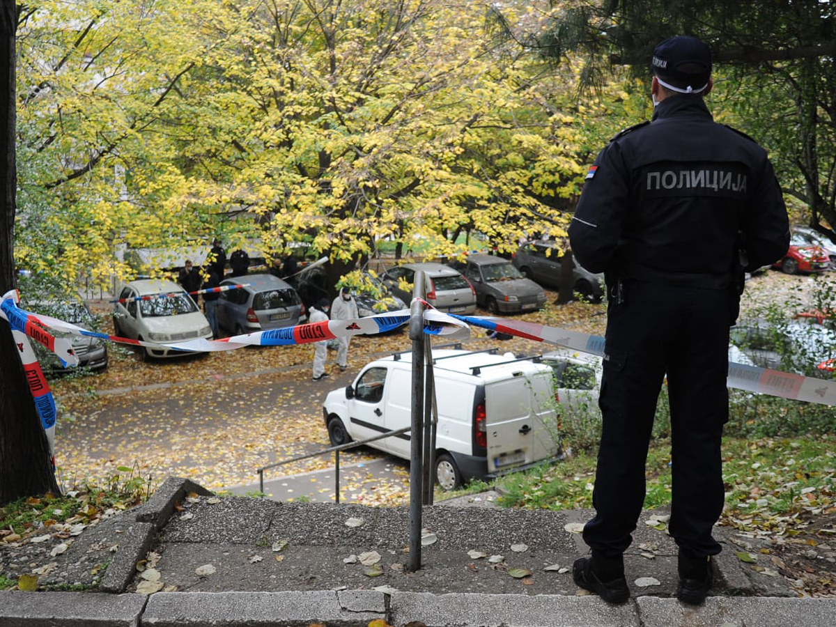  Pronađeno beživotno tijelo na klupi u Beogradu, pored njega pištolj 