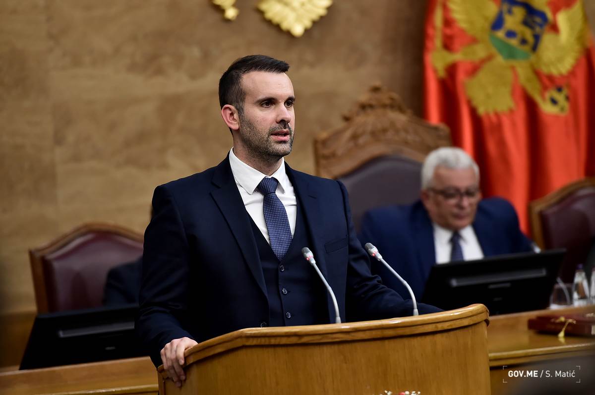Spajić: Vlada prihvatila povećanje plata svim državnim službenicima, formiranje Specijalnog suda krajem godine Info Spajić: Vlada prihvatila povećanje plata svim državnim službenicima, formiranje Specijalnog suda krajem godine Info