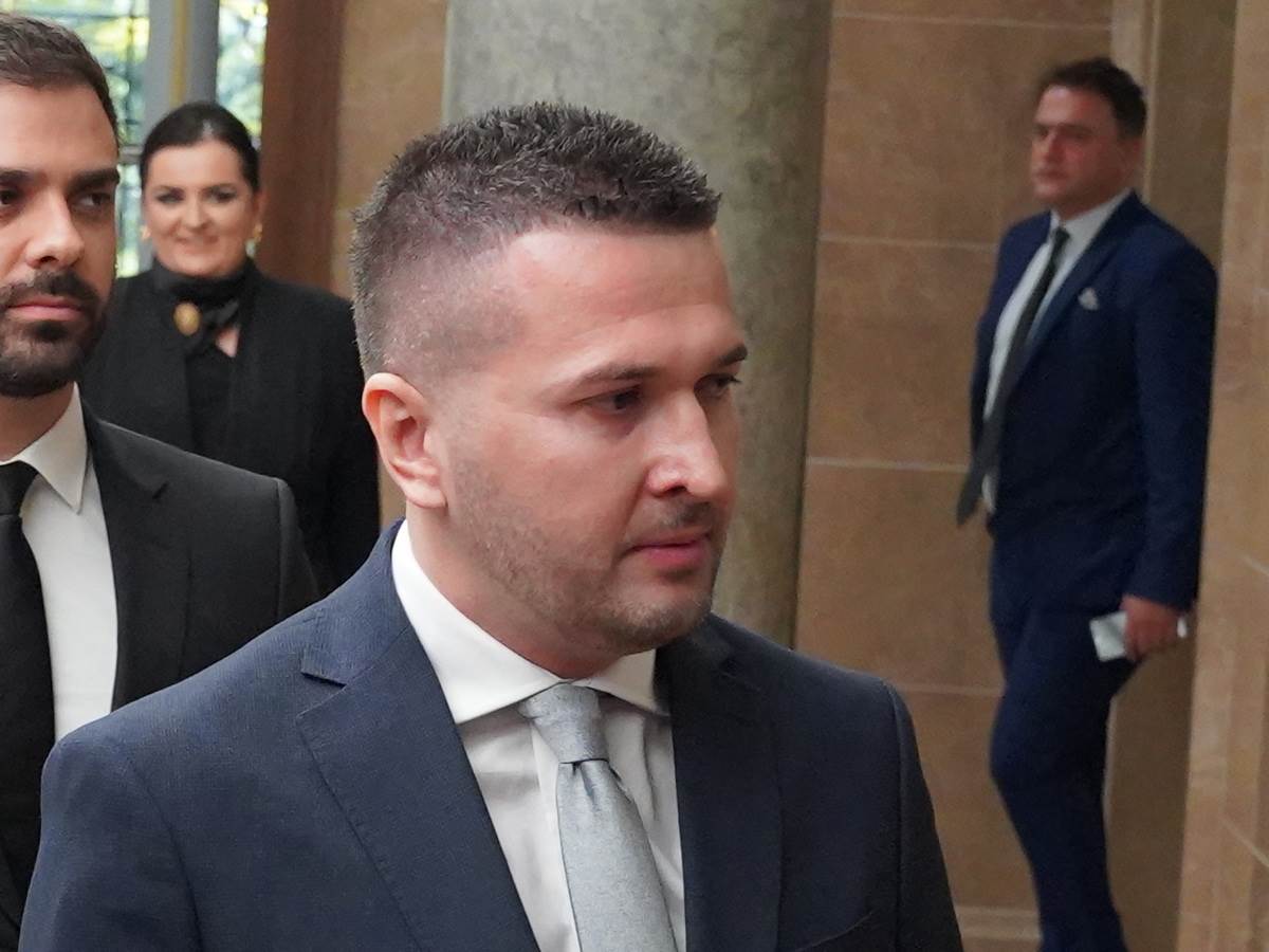 Pejović: Nekontrolisano ponašanje poslanika DPS-a sve je izraženije kako se približavamo Evropskoj uniji. Info Pejović: Nekontrolisano ponašanje poslanika DPS-a sve je izraženije kako se približavamo Evropskoj uniji. Info