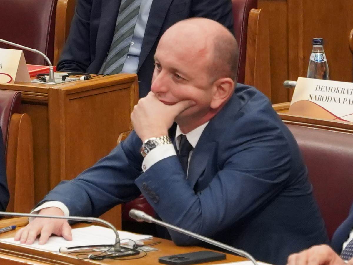 Sud je naložio zastupniku Vučeliću da Knežević info isplati 2.000 eura Sud je naložio zastupniku Vučeliću da Knežević info isplati 2.000 eura