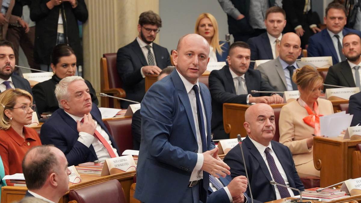 Knežević: Marković se okružio kadrovima iz vremena Milivoja Katnića Info-a Knežević: Marković se okružio kadrovima iz vremena Milivoja Katnića Info-a