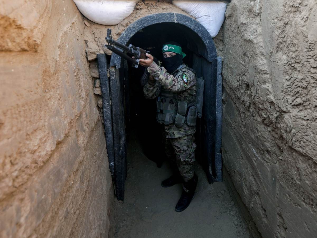  Izraelski vojnici silaze u tunele 