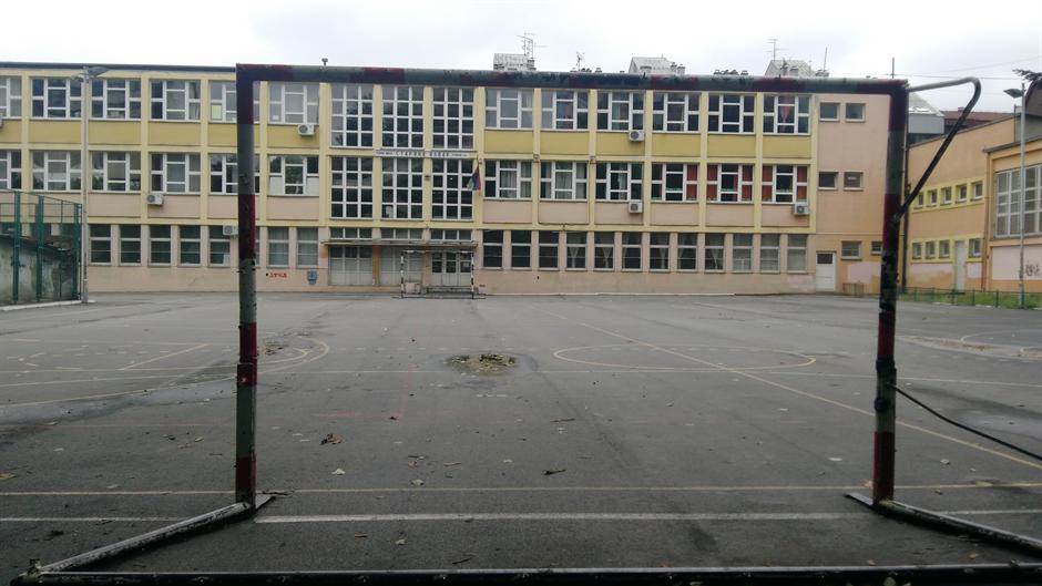  Prijetnje i dalje pristižu u osnovnoj školi u Beogradu 