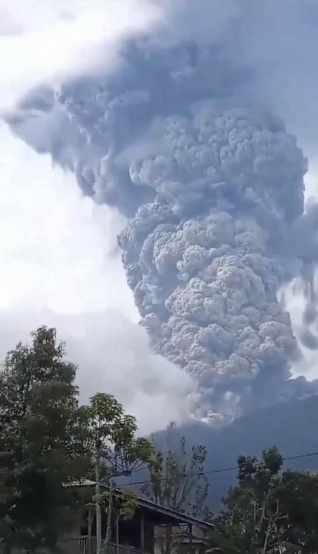  vulkan indonezija erupcija 